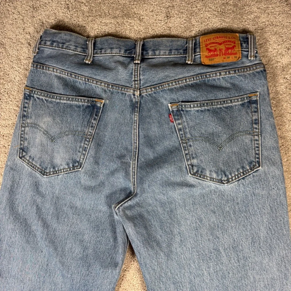 Levis 550 Men's 38x32 Relaxed Fit Tapered Leg Blue Denim Jeans Light Wash